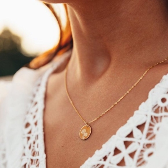 Sunflower Engraved Cute Floral Minimalist Necklace - Picture 12 of 16